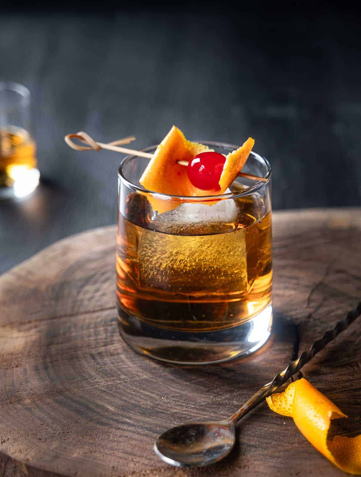 Smoked-Old-Fashioned-cocktail-with-smoked-ice